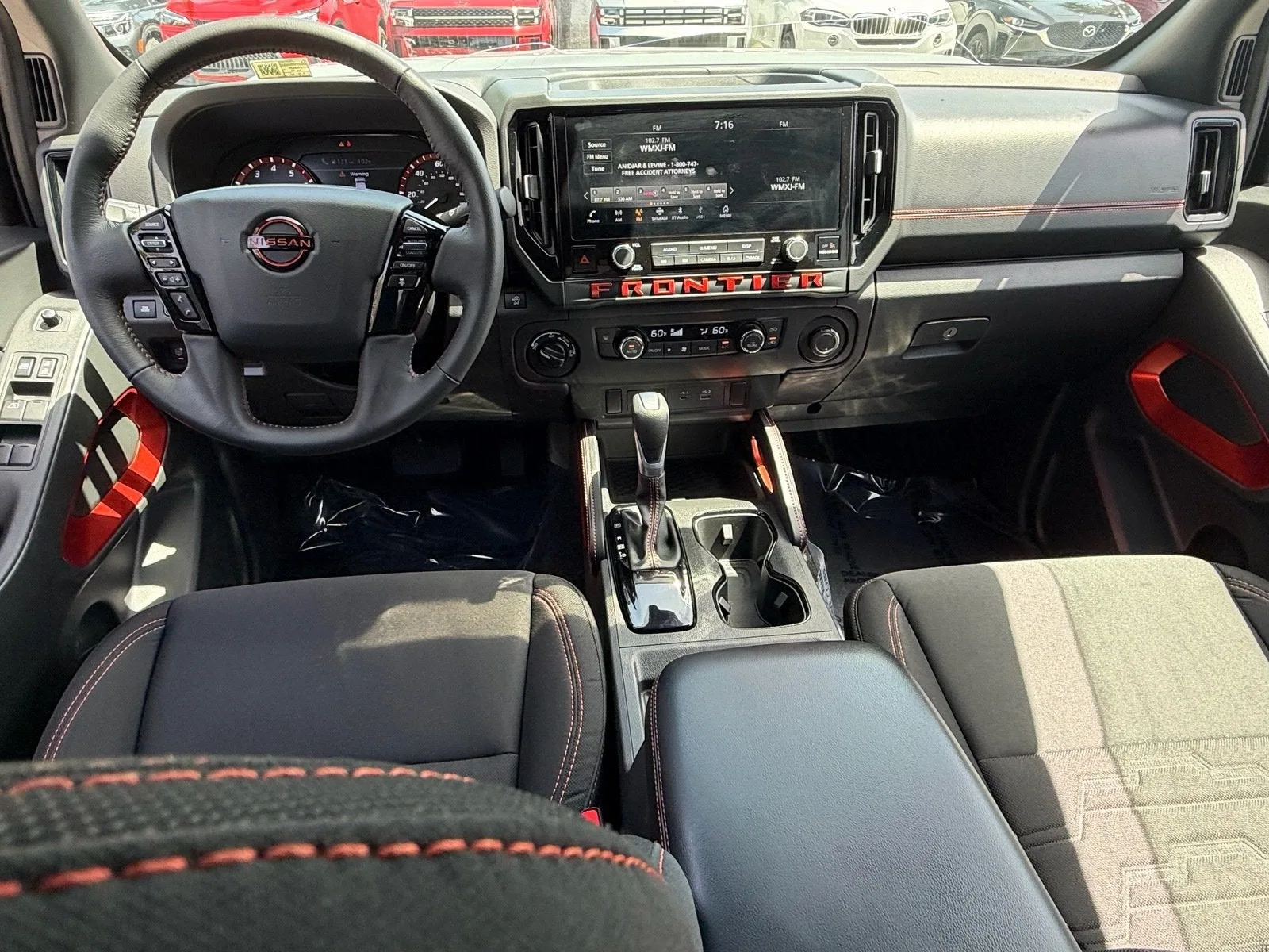 2025 Nissan Frontier Crew Cab PRO-4X® photo 11