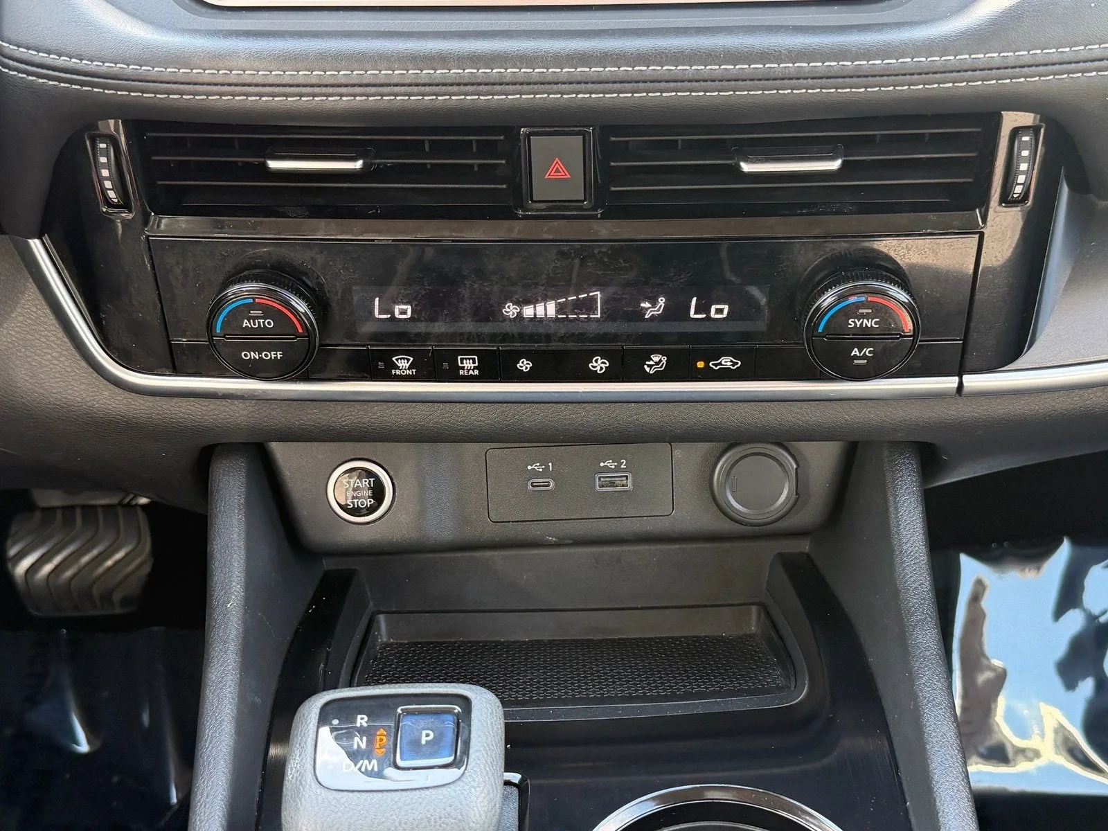 2022 Nissan Rogue SV photo 18