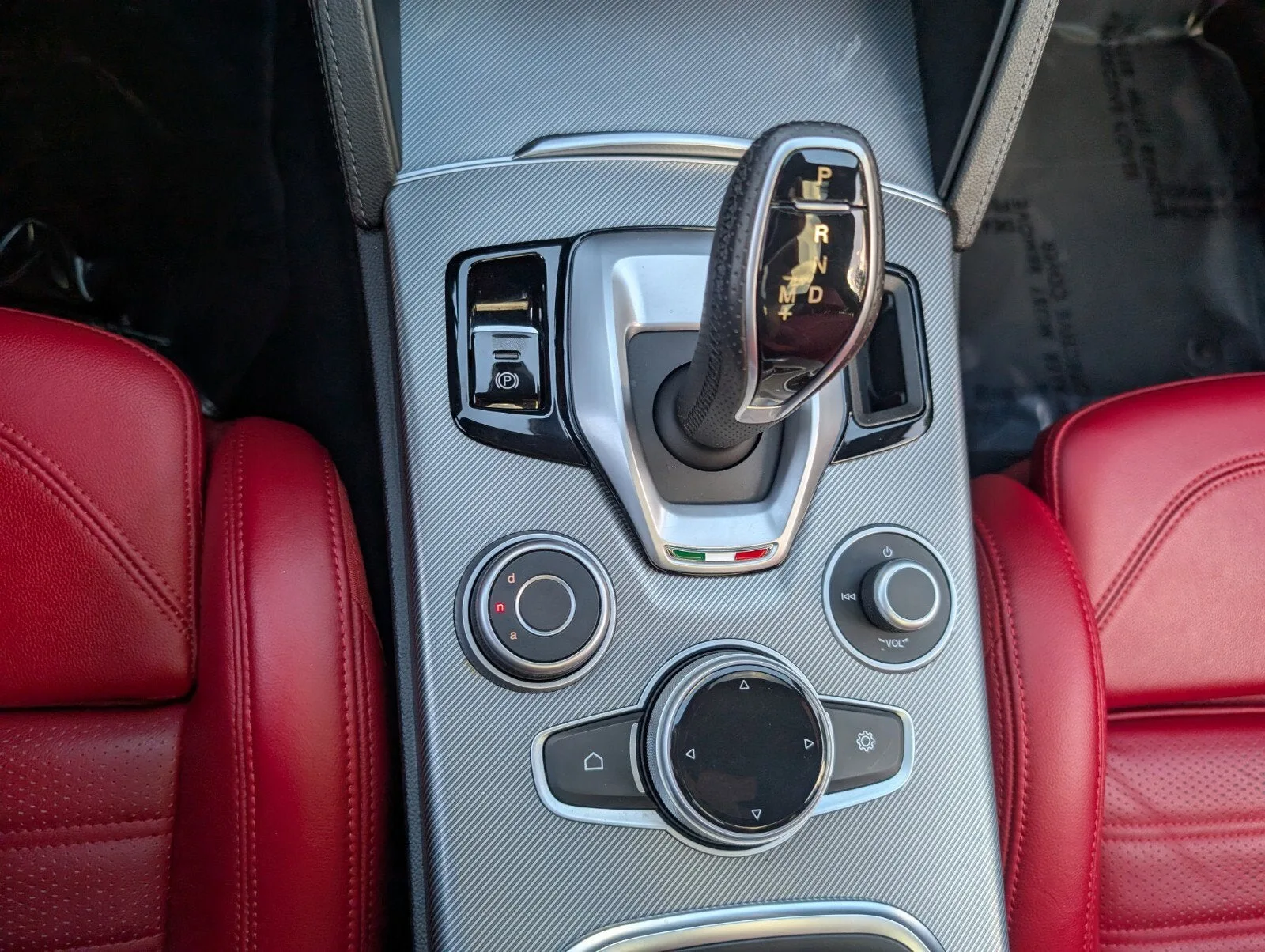 2023 Alfa Romeo Stelvio Veloce photo 25