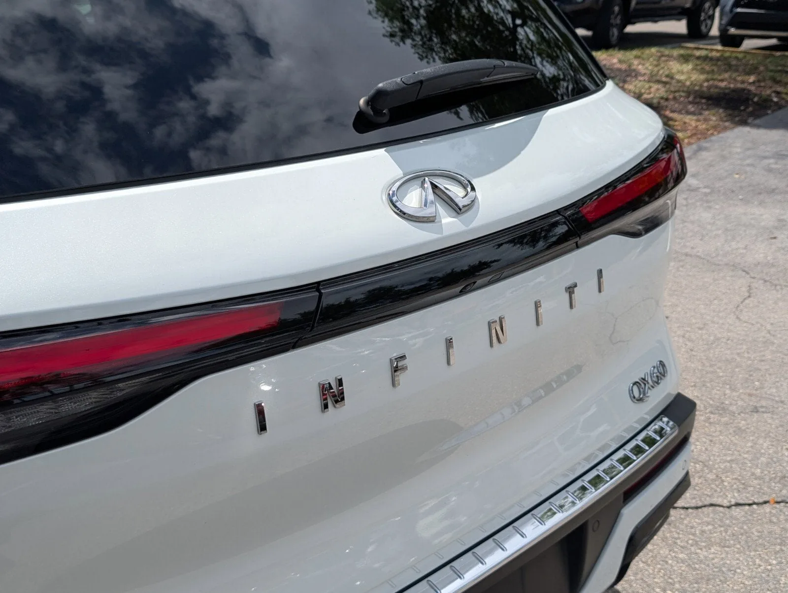 2023 INFINITI QX60 LUXE photo 16