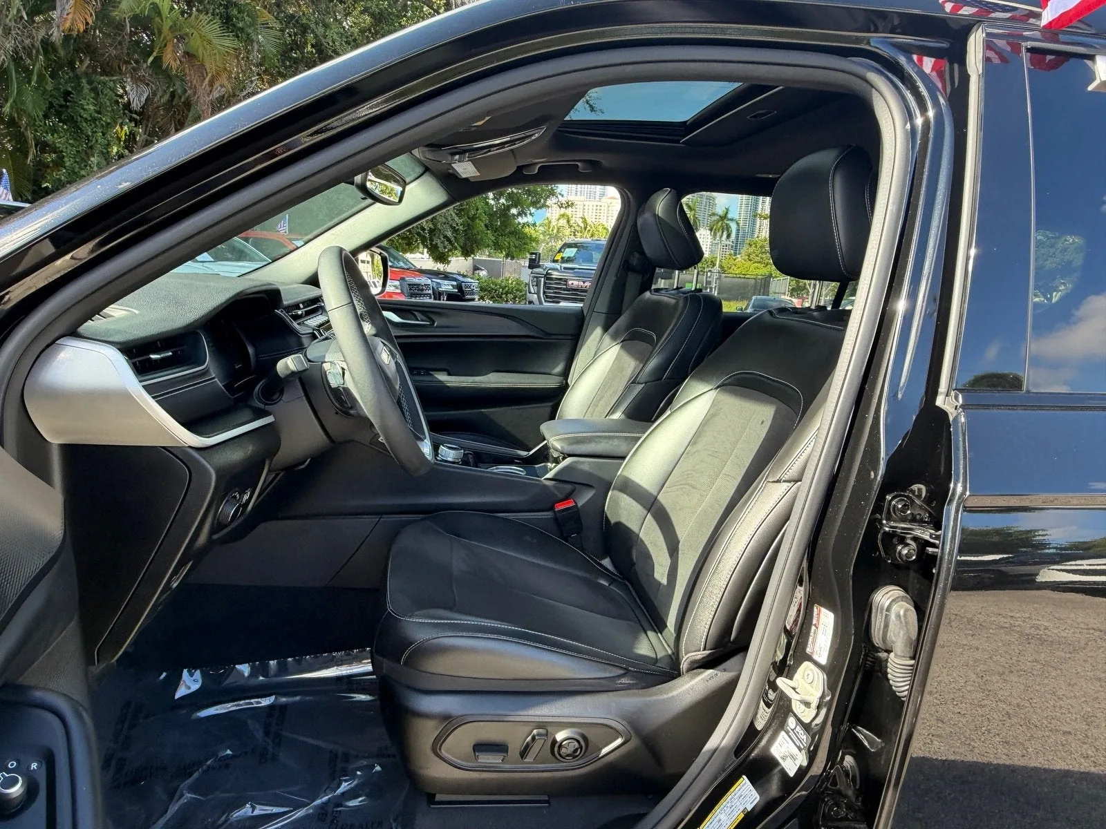 2023 Jeep Grand Cherokee L Altitude photo 9