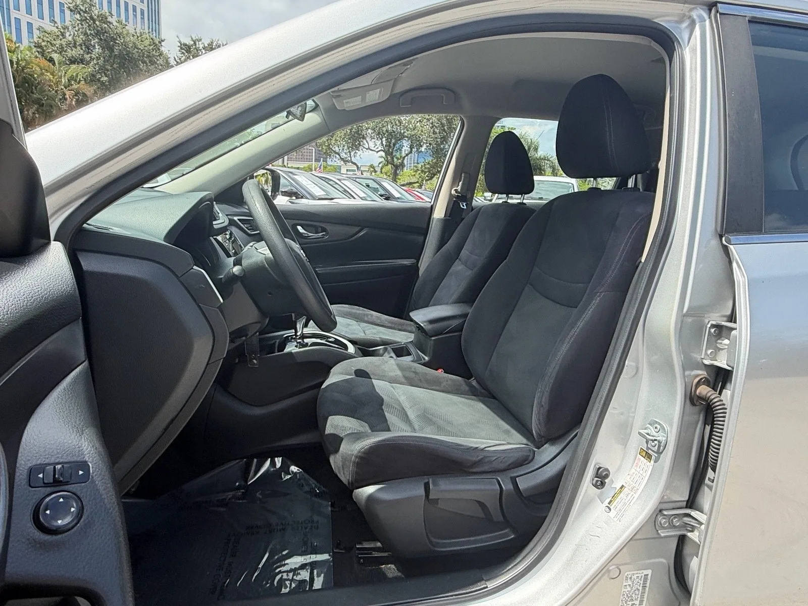 2016 Nissan Rogue S photo 9