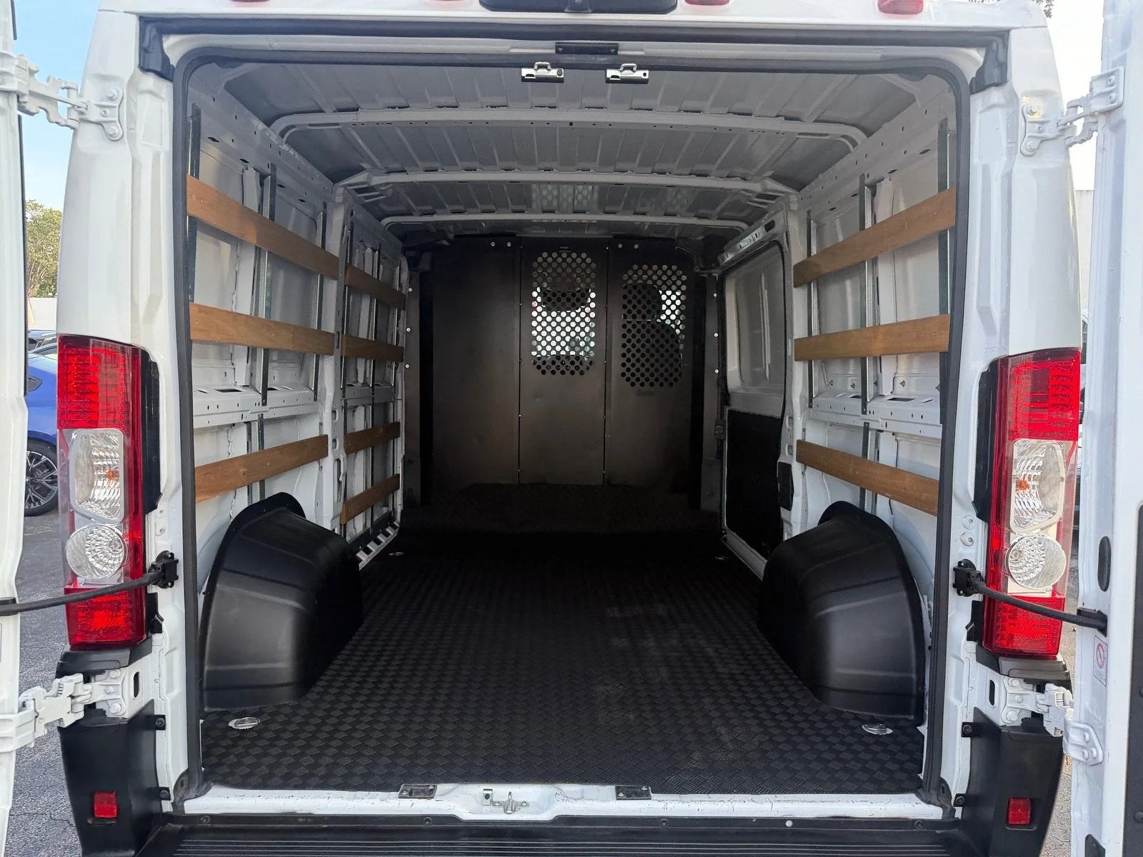 2025 RAM ProMaster Cargo Van Tradesman photo 16