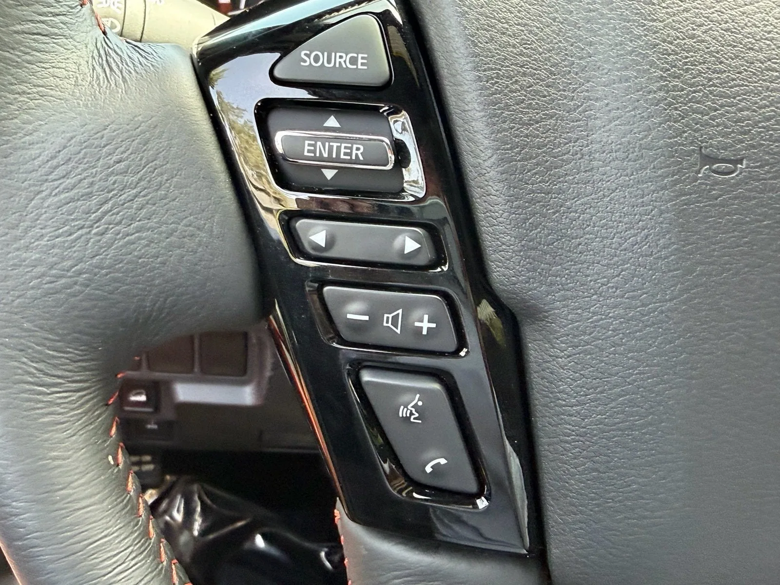 2025 Nissan Frontier Crew Cab PRO-4X® photo 27