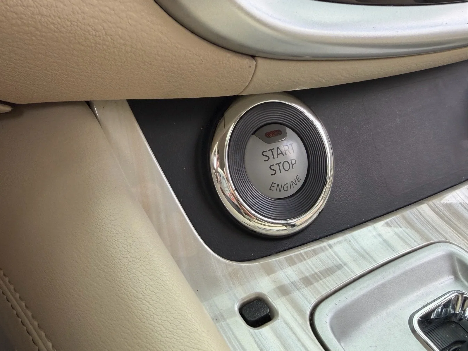 2016 Nissan Murano SV photo 26