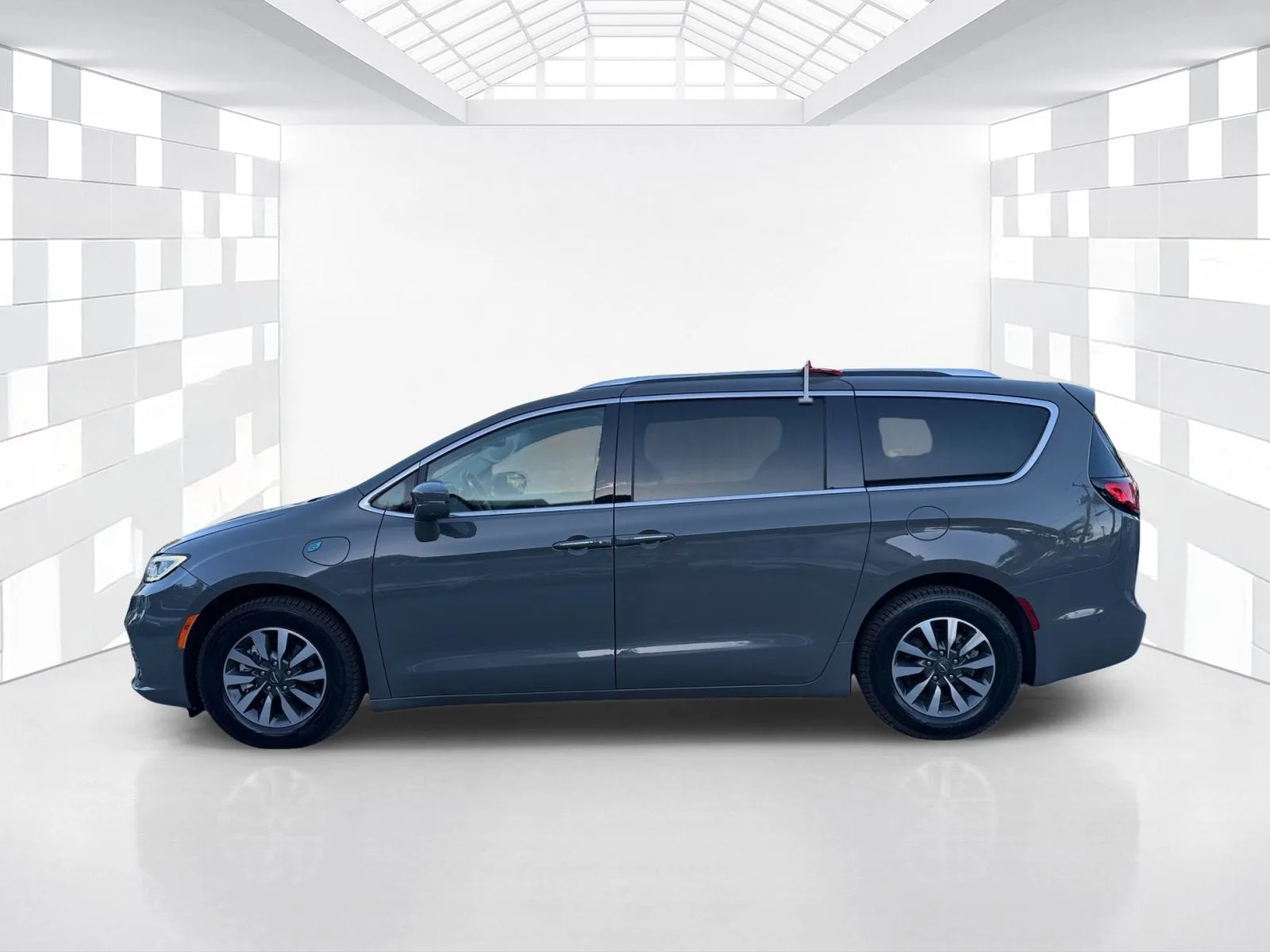2021 Chrysler Pacifica Hybrid Touring L photo 4