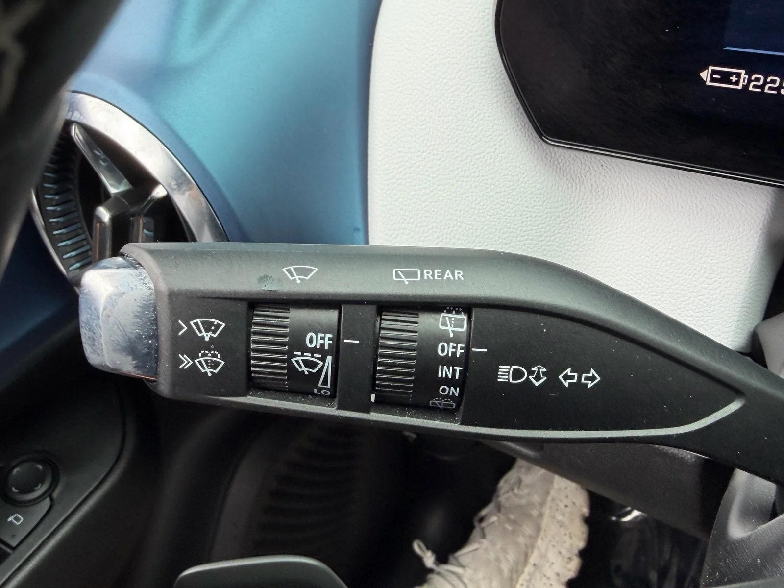 2025 Chevrolet Equinox EV LT photo 29