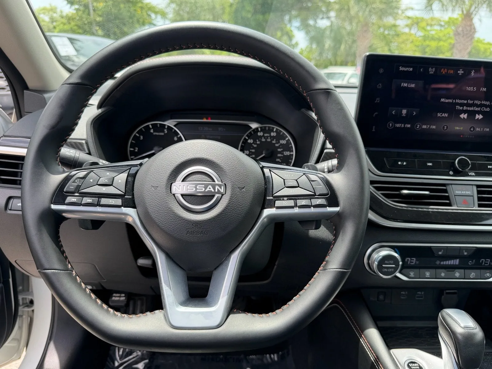 2025 Nissan Altima SR photo 18