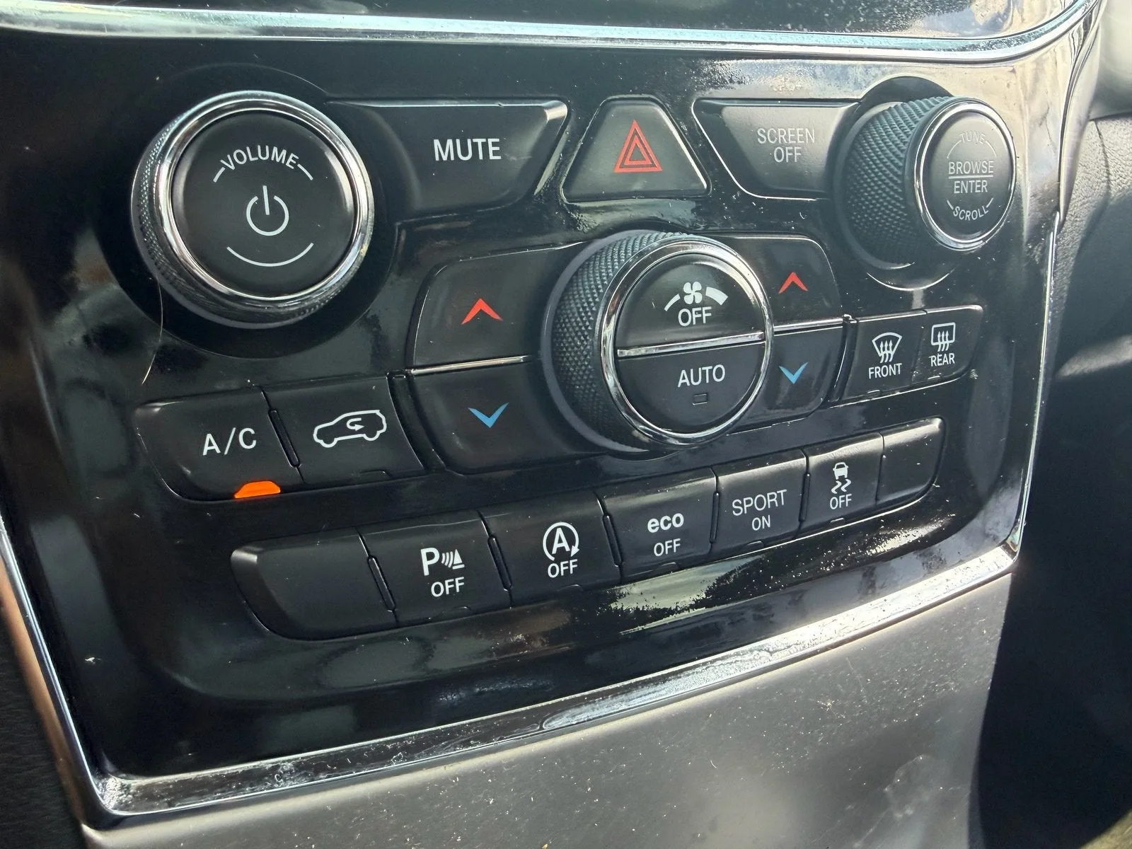 2021 Jeep Grand Cherokee Laredo X photo 26