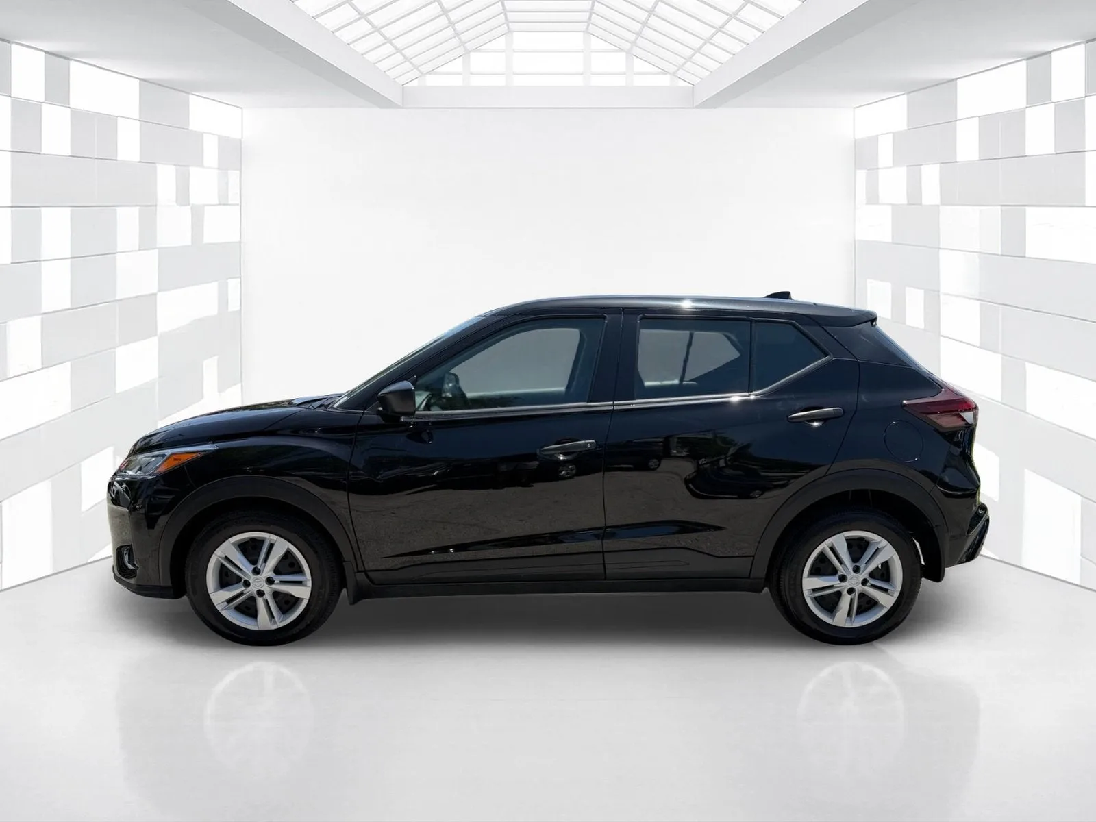 2025 Nissan Kicks Play S photo 4