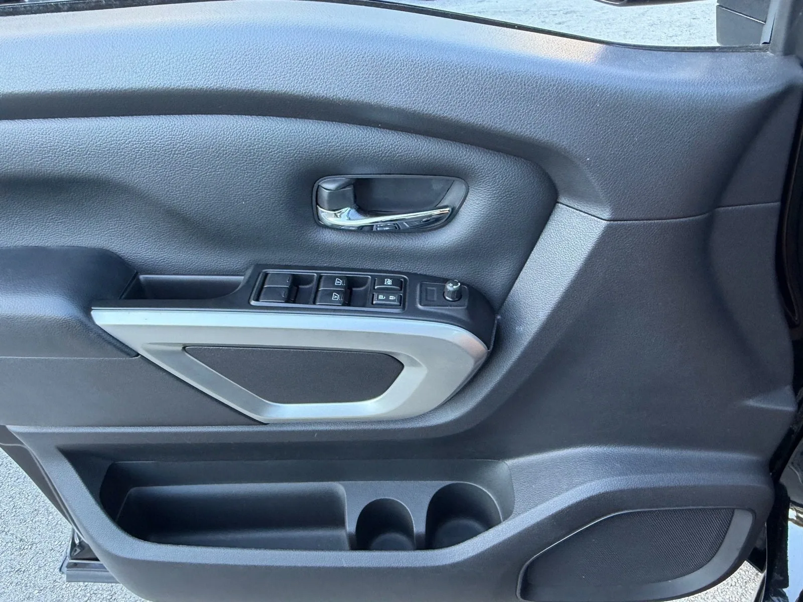 2024 Nissan Titan XD Crew Cab SV photo 36
