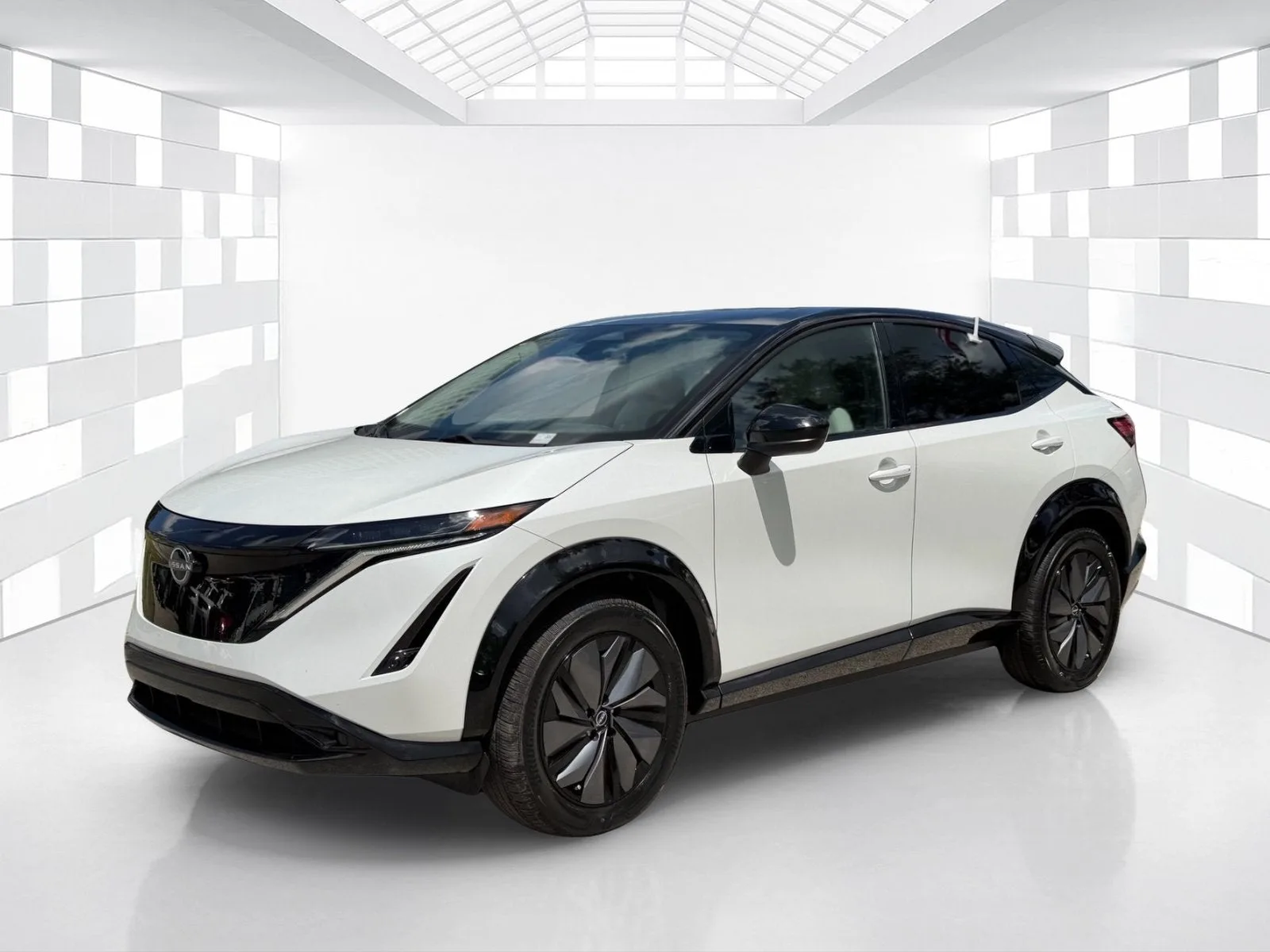2023 Nissan ARIYA ENGAGE photo 3