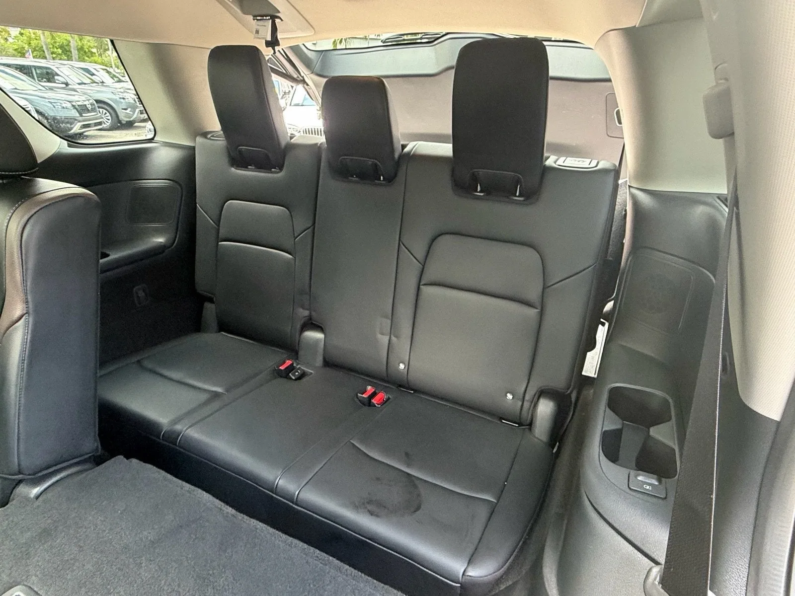 2025 Nissan Pathfinder Platinum photo 11
