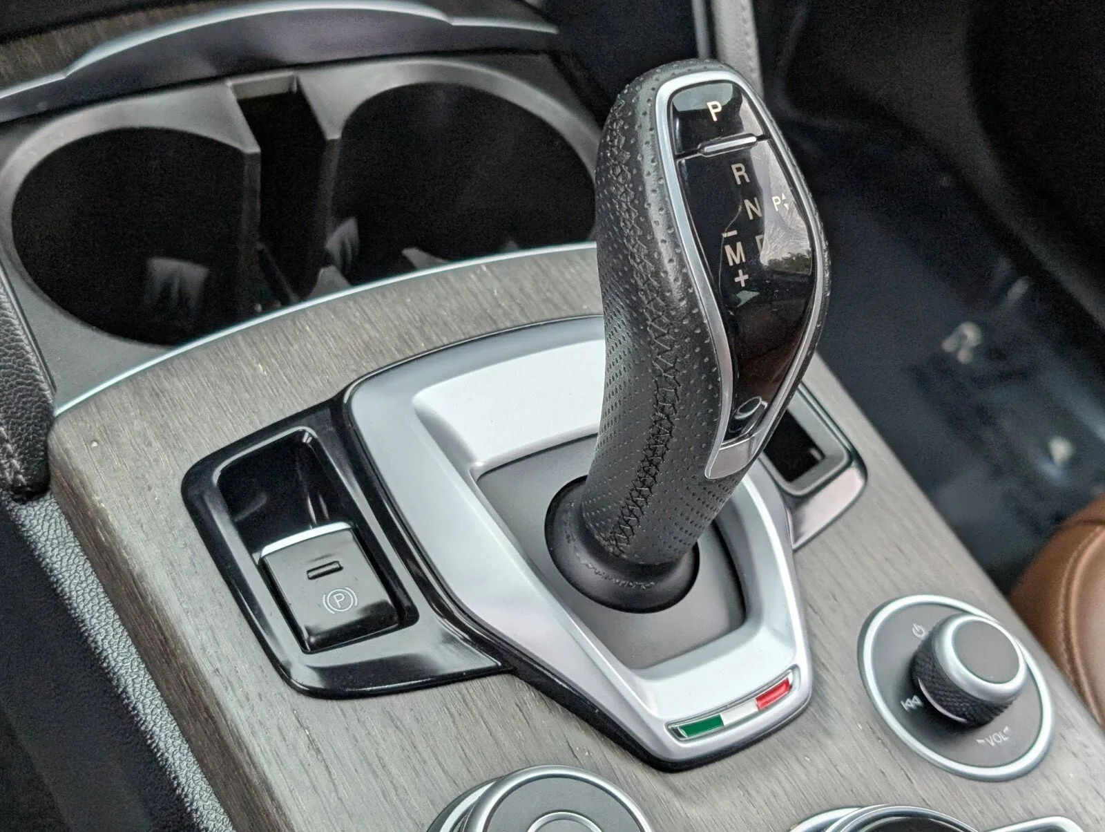 2023 Alfa Romeo Stelvio Ti photo 30