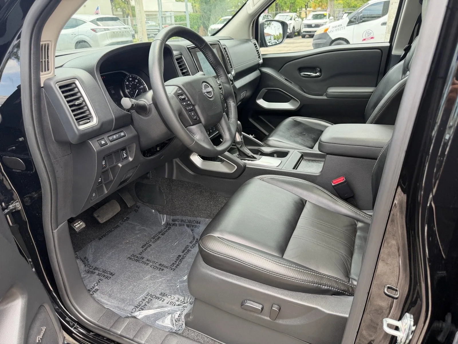 2024 Nissan Frontier Crew Cab SL photo 11