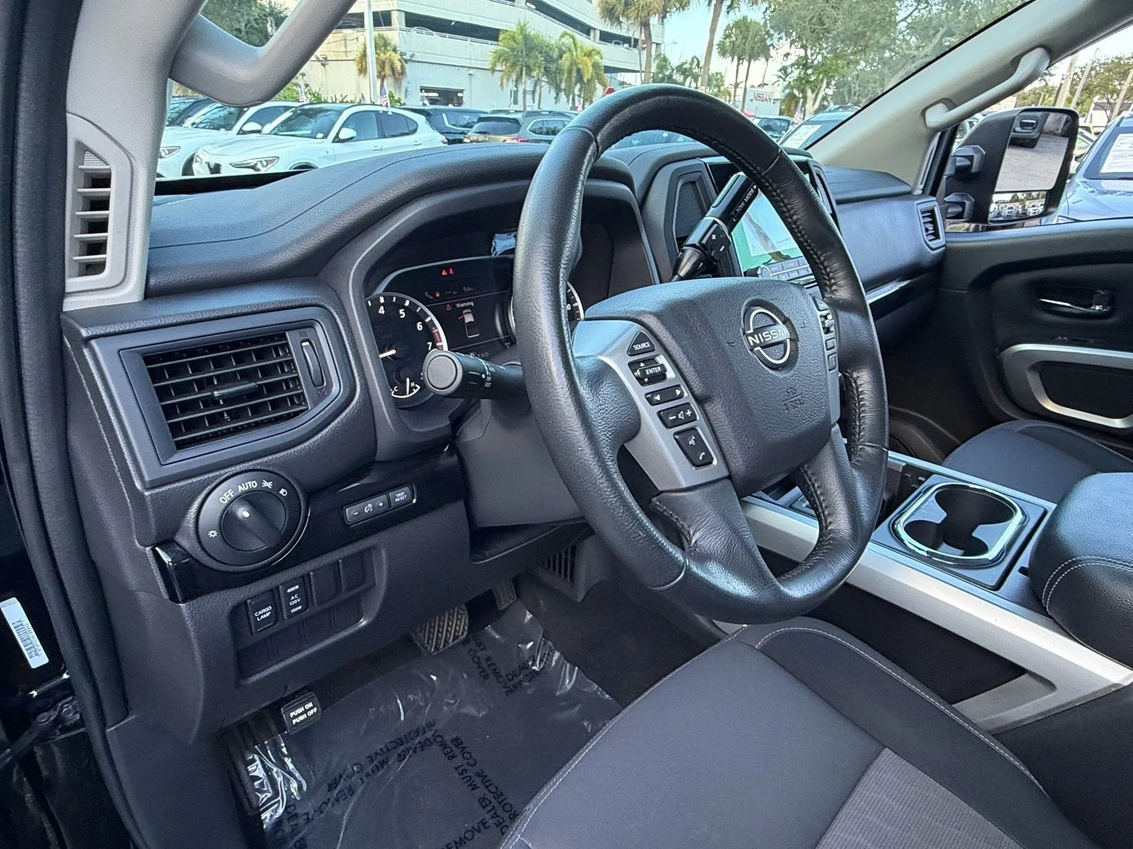 2024 Nissan Titan XD Crew Cab SV photo 10
