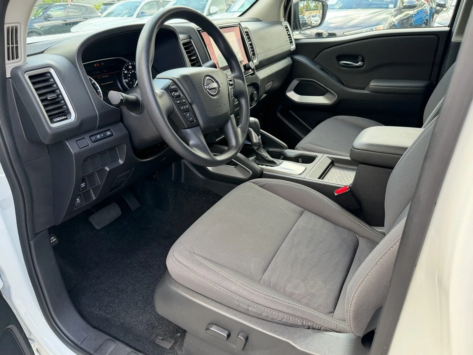 2024 Nissan Frontier Crew Cab SV photo 13