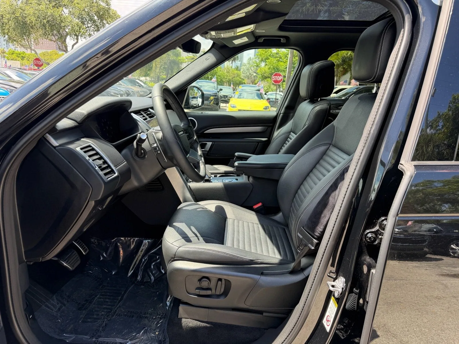 2024 Land Rover Discovery Dynamic SE photo 10