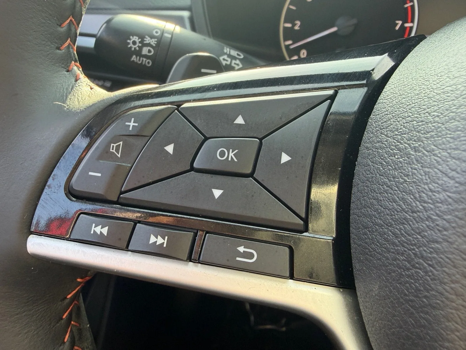 2023 Nissan Altima SR photo 28