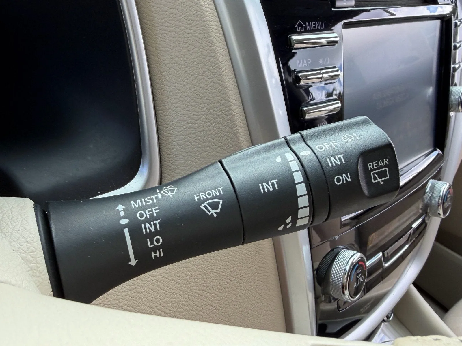 2016 Nissan Murano SV photo 30
