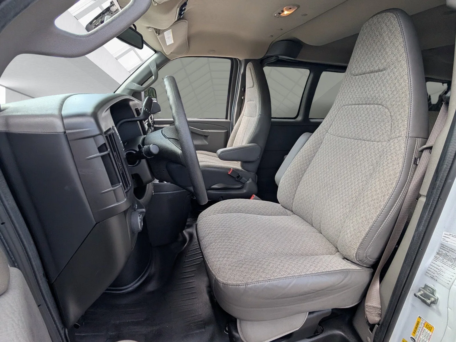 2023 Chevrolet Express Passenger LS photo 4