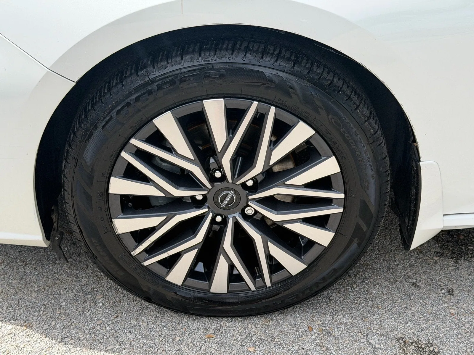 2023 Nissan Altima SV photo 18
