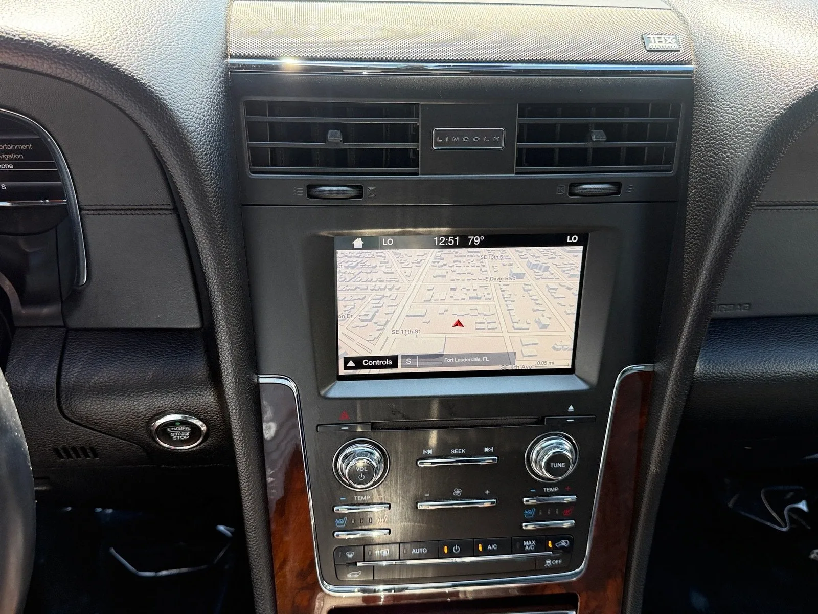 2017 Lincoln Navigator L Select photo 29