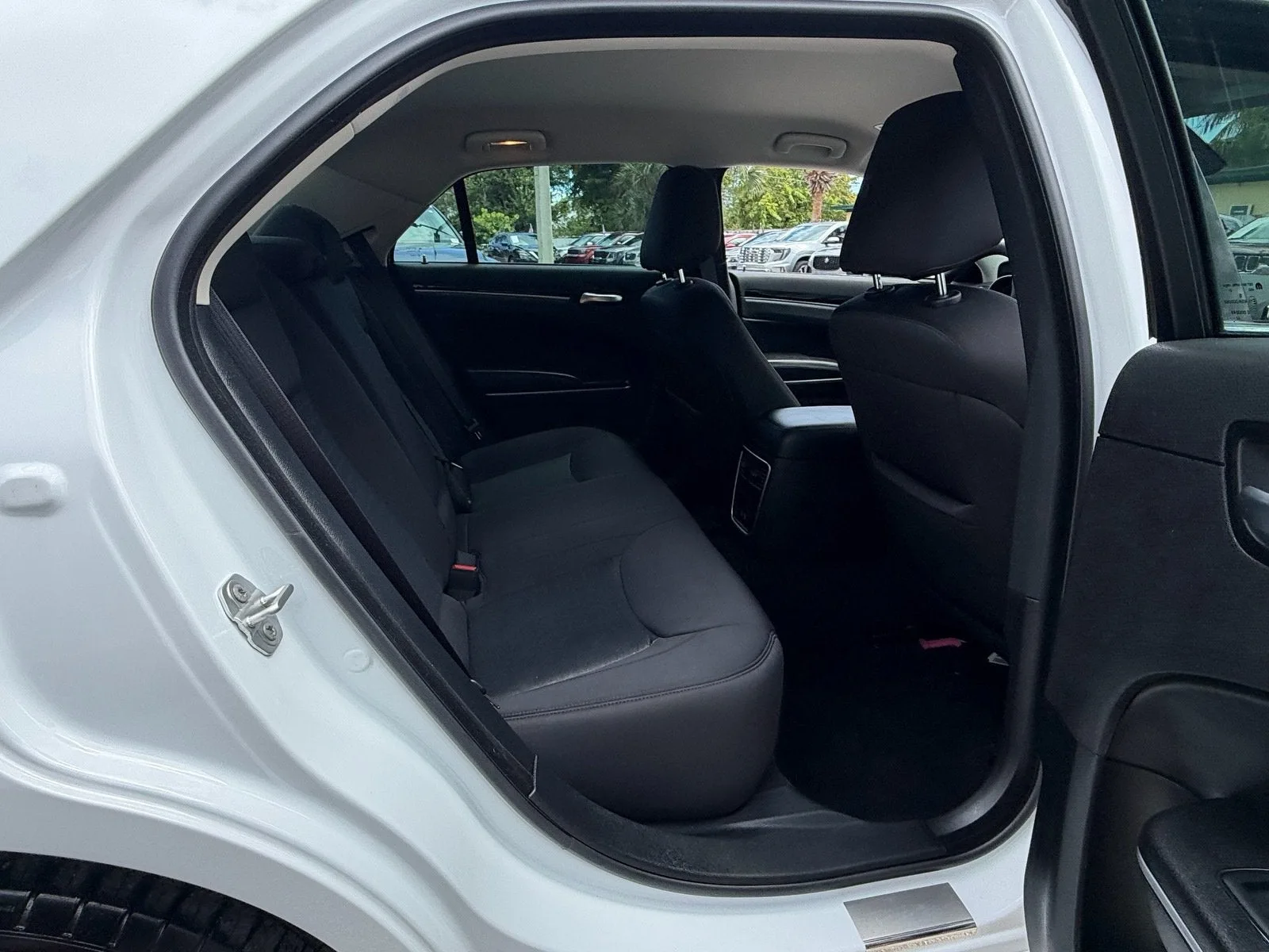 2023 Chrysler 300 Touring photo 16