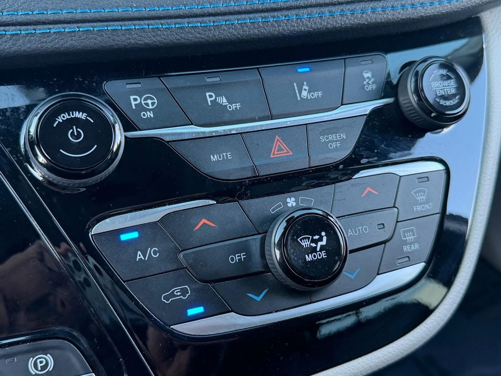 2021 Chrysler Pacifica Hybrid Touring L photo 27
