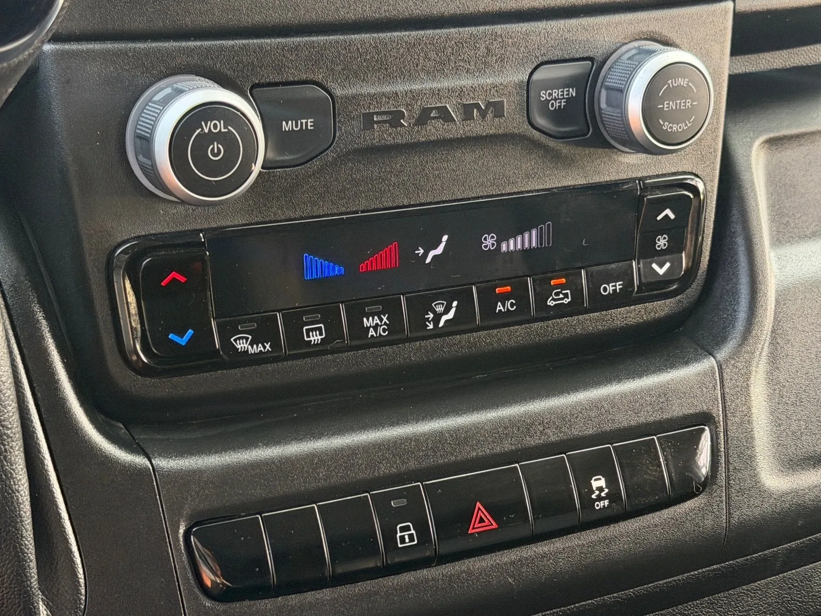 2025 RAM ProMaster Cargo Van Tradesman photo 24