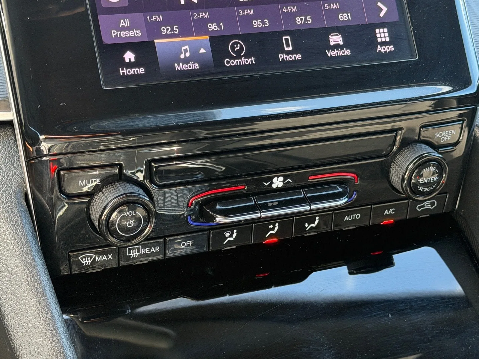 2025 Jeep Grand Cherokee Laredo photo 24