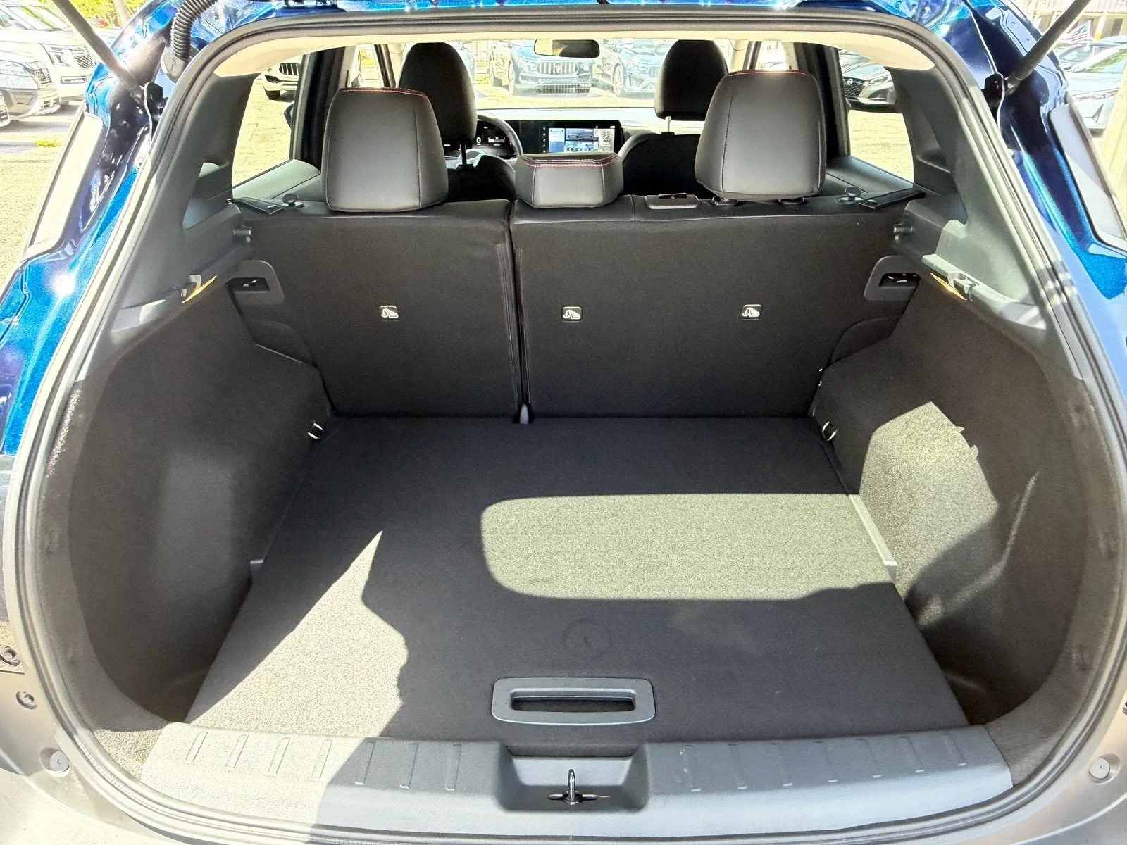 2025 Nissan Kicks SR photo 14