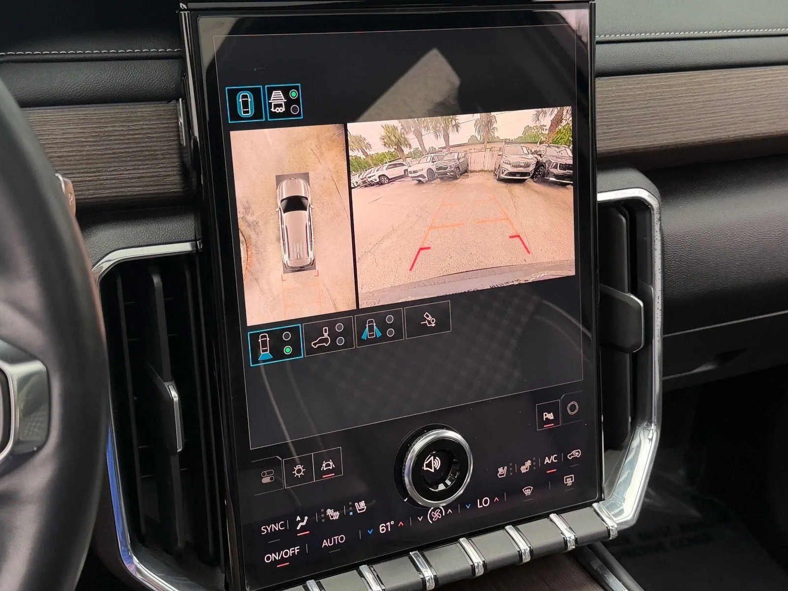 2024 GMC Acadia FWD Denali photo 28