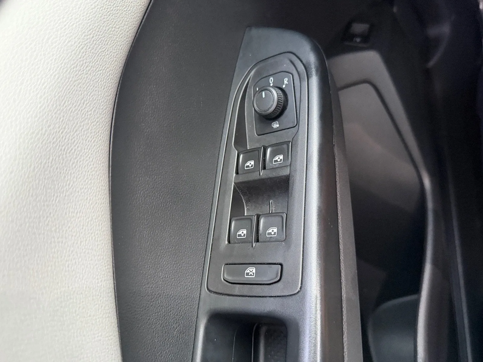 2023 Volkswagen Taos SE photo 35