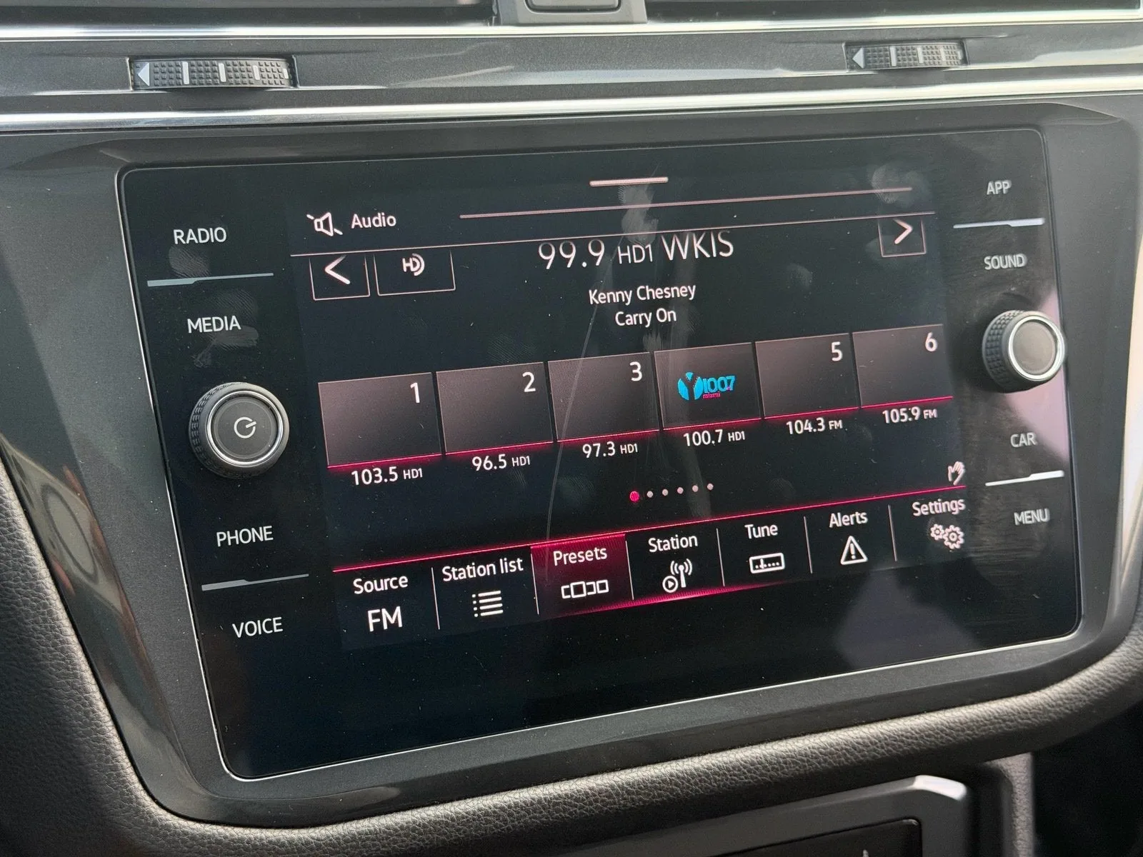 2022 Volkswagen Tiguan SE R-Line Black photo 25