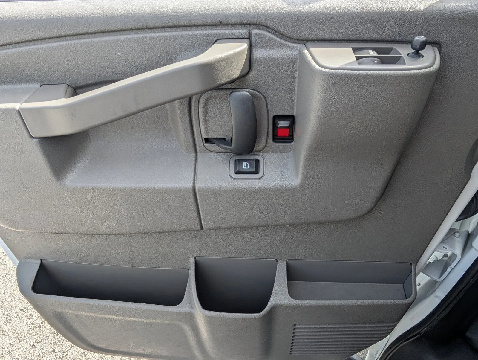 2023 Chevrolet Express Passenger LS photo 29