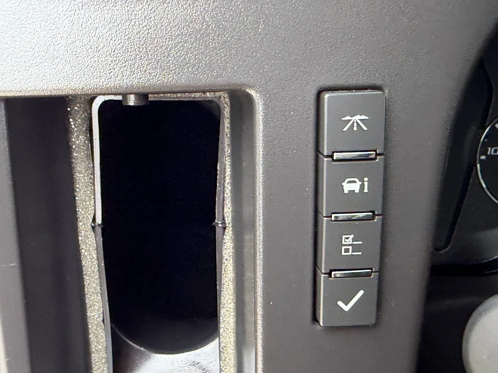 2025 Chevrolet Express Passenger LT photo 29