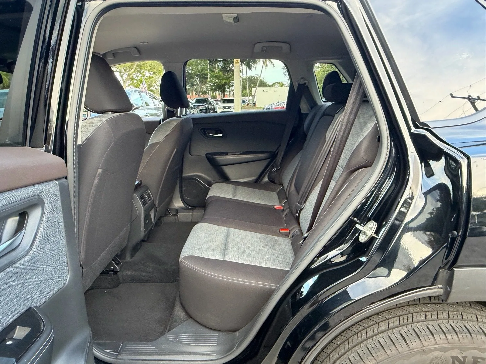 2023 Nissan Rogue SV photo 11