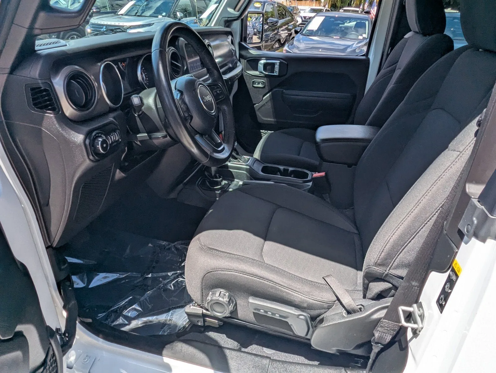 2022 Jeep Wrangler Willys photo 12