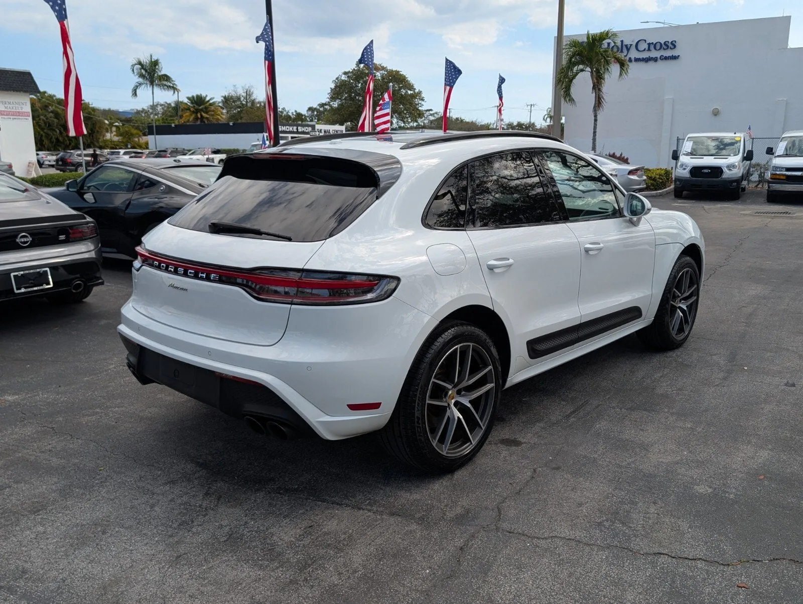 2023 Porsche Macan T photo 12