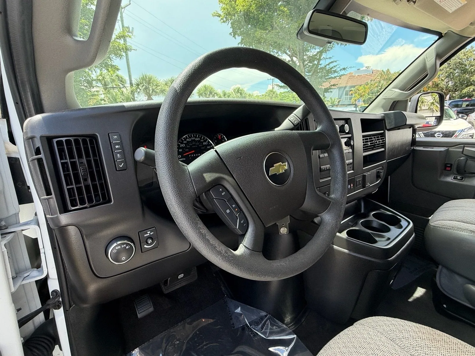 2024 Chevrolet Express Passenger LT photo 10