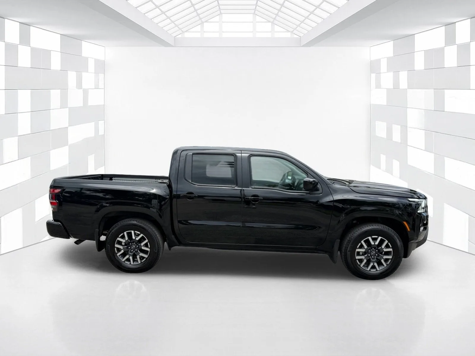 2024 Nissan Frontier Crew Cab SL photo 8