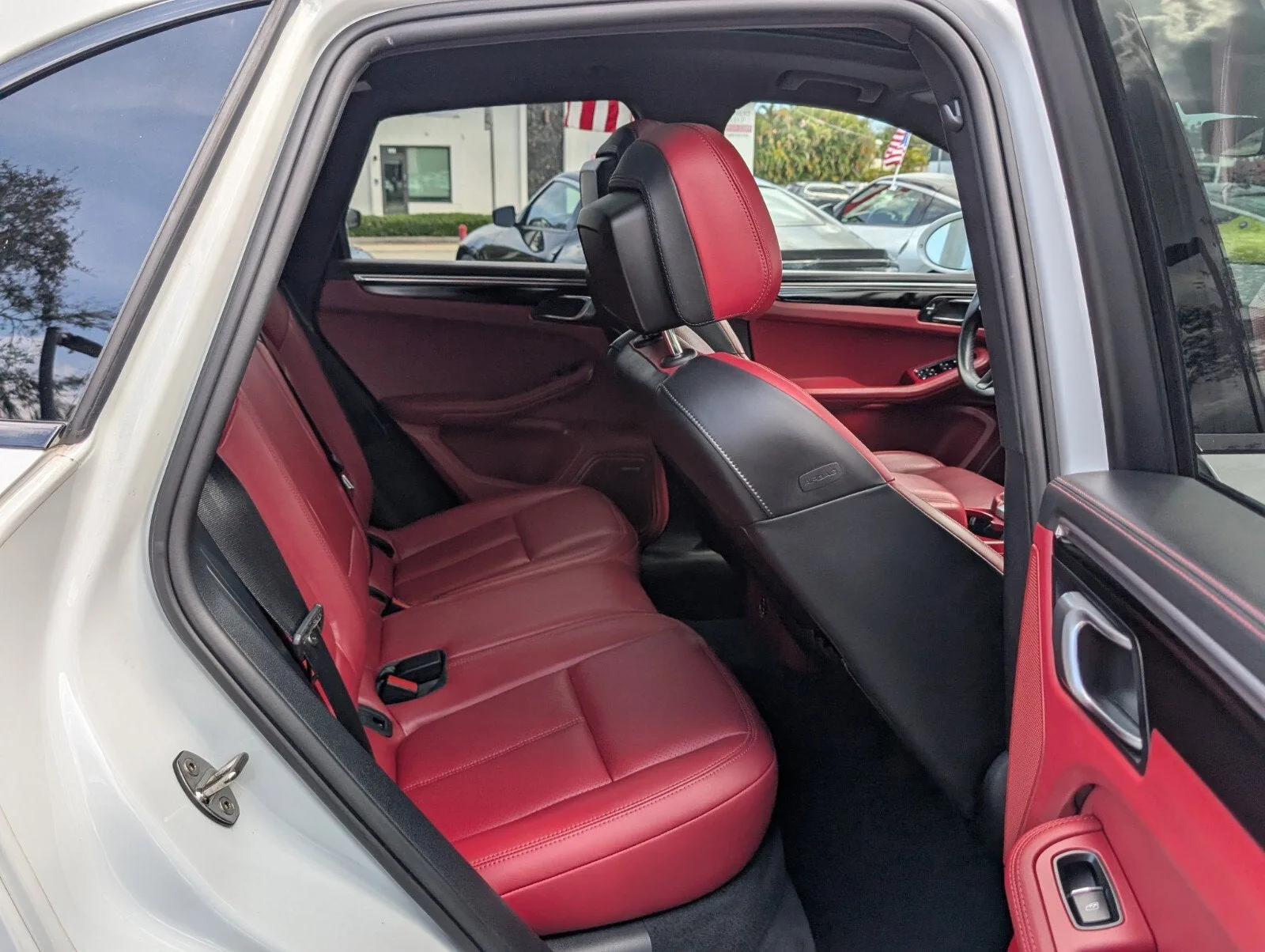 2023 Porsche Macan T photo 13