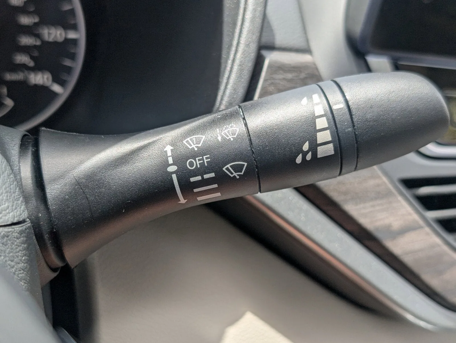 2025 Nissan Altima SL photo 29
