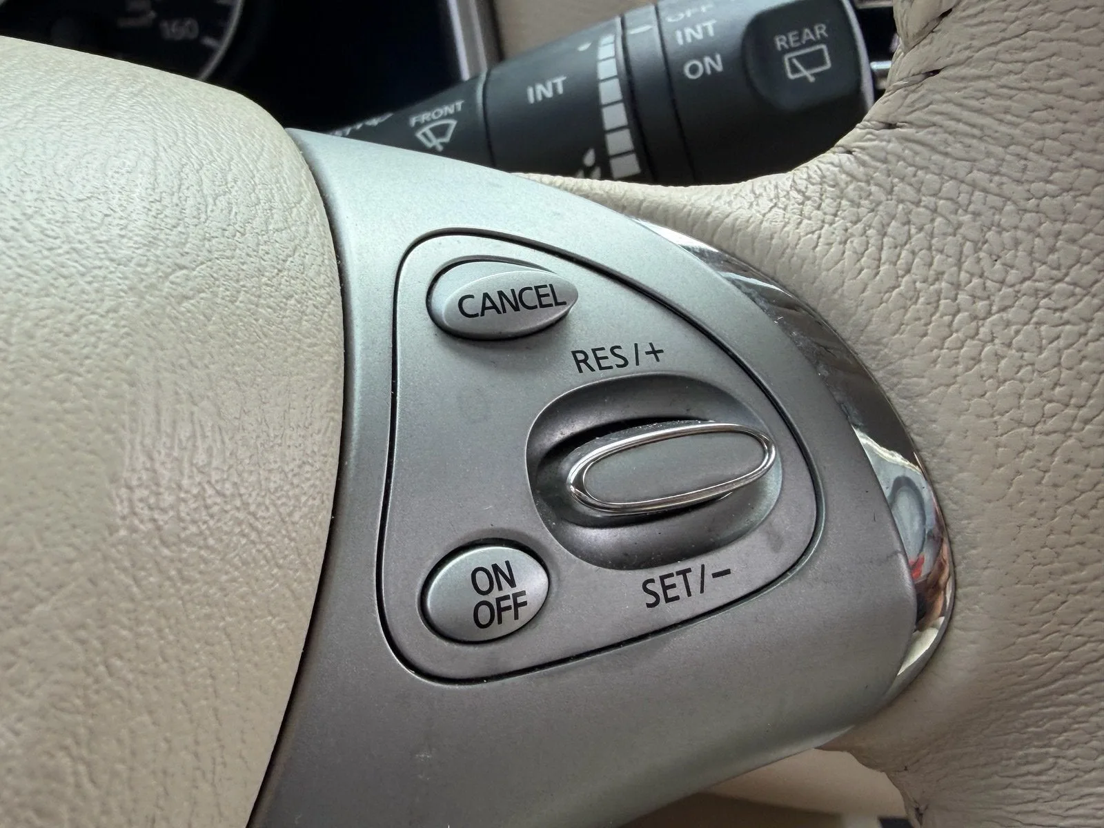 2016 Nissan Murano SV photo 28
