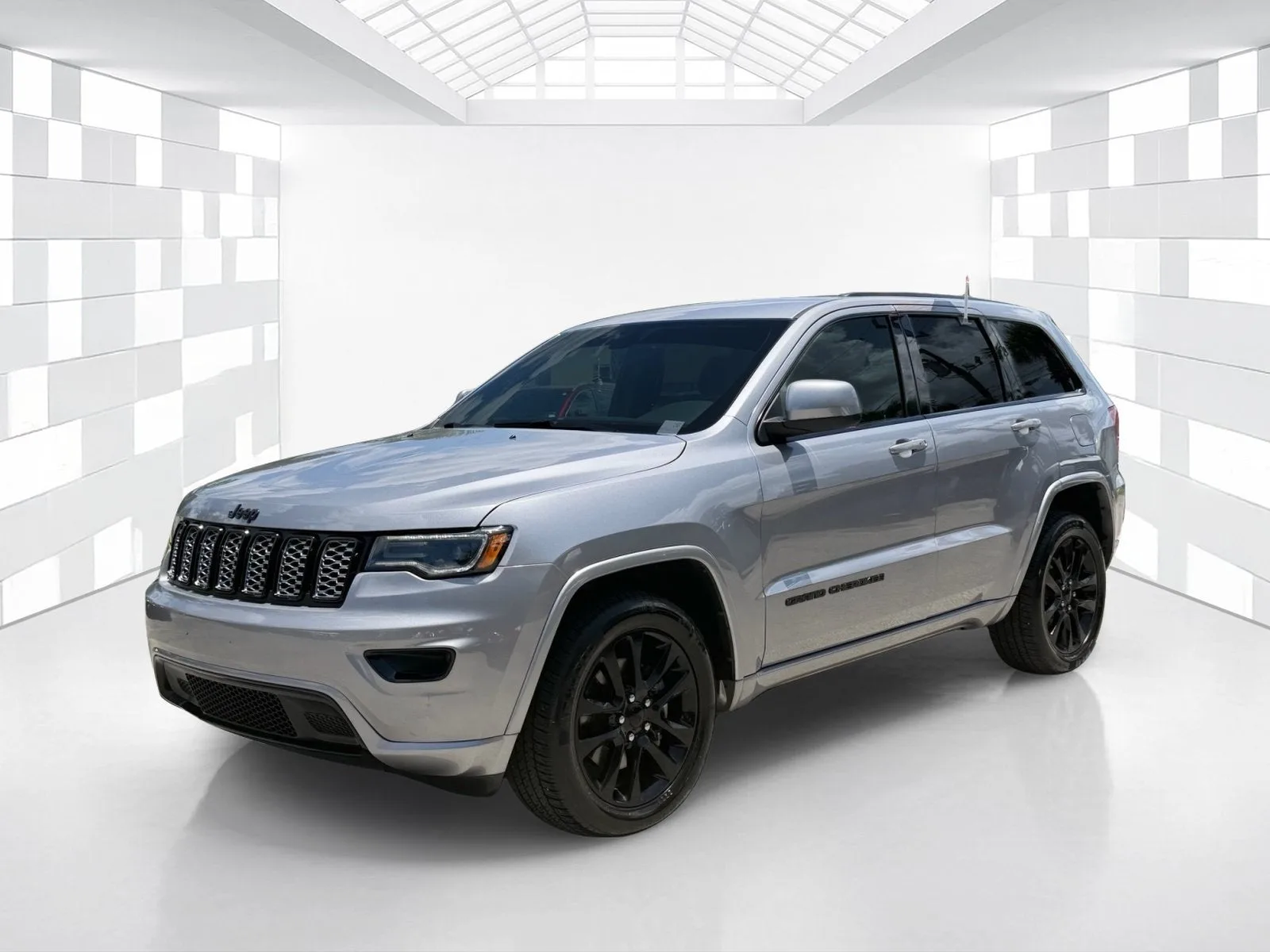 2021 Jeep Grand Cherokee Laredo X photo 3