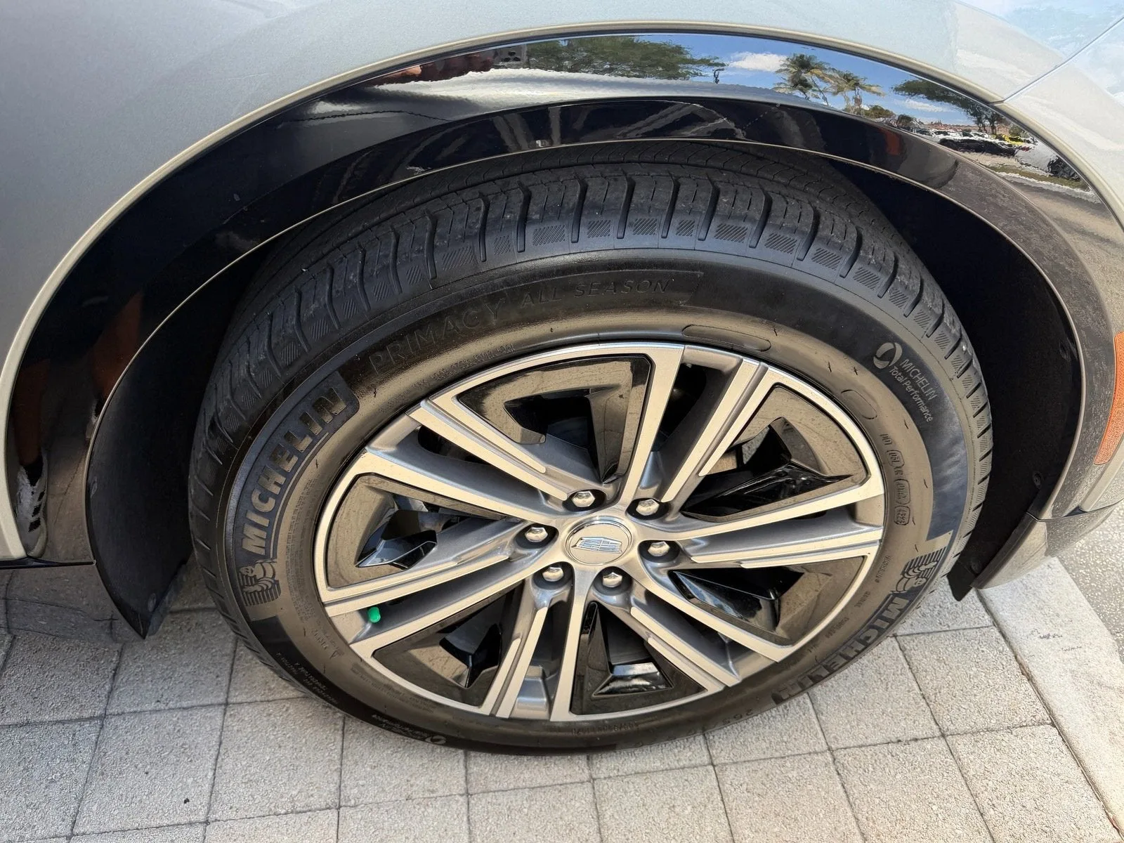 2024 Cadillac LYRIQ Luxury photo 7
