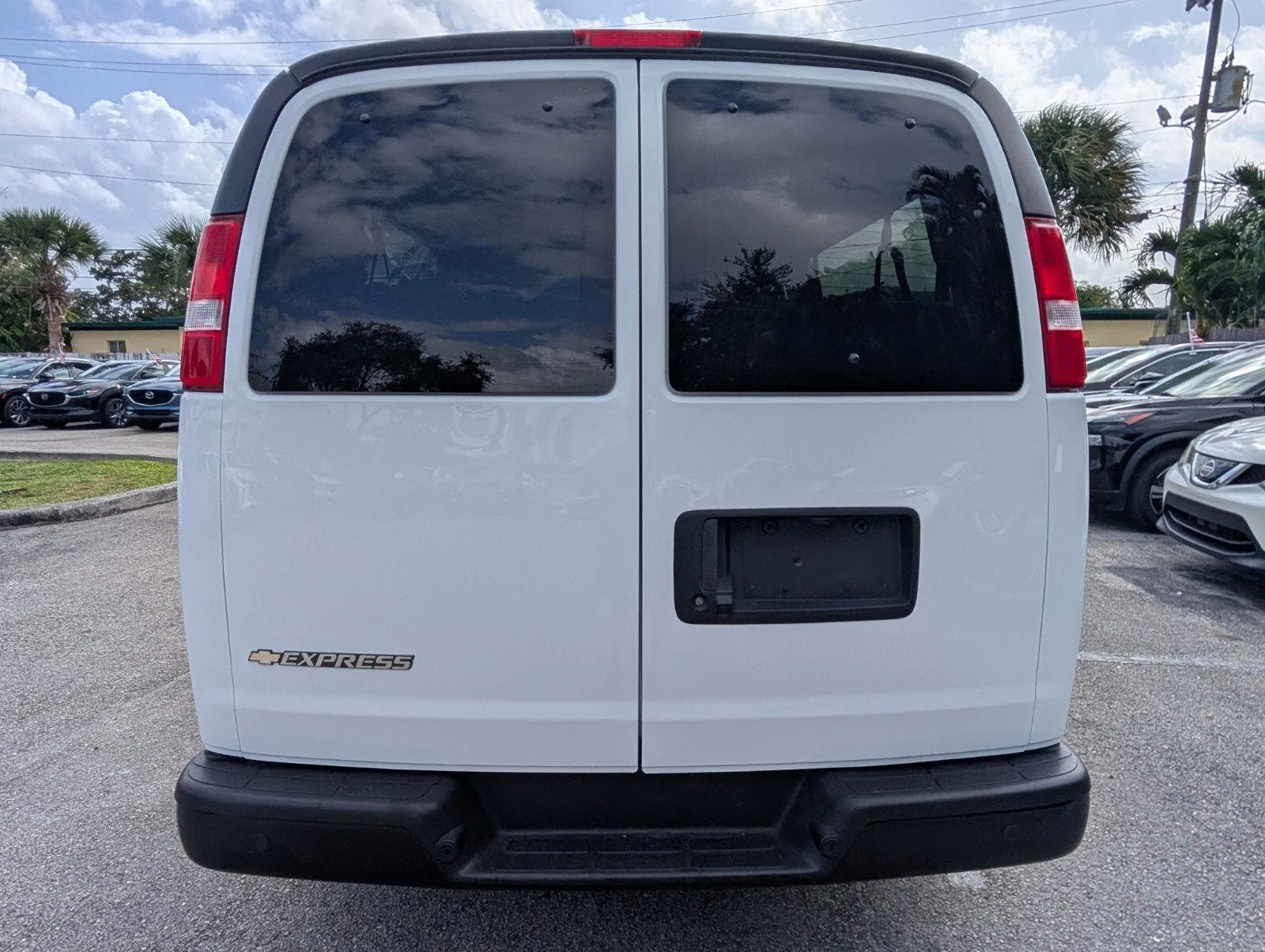 2023 Chevrolet Express Passenger LS photo 11
