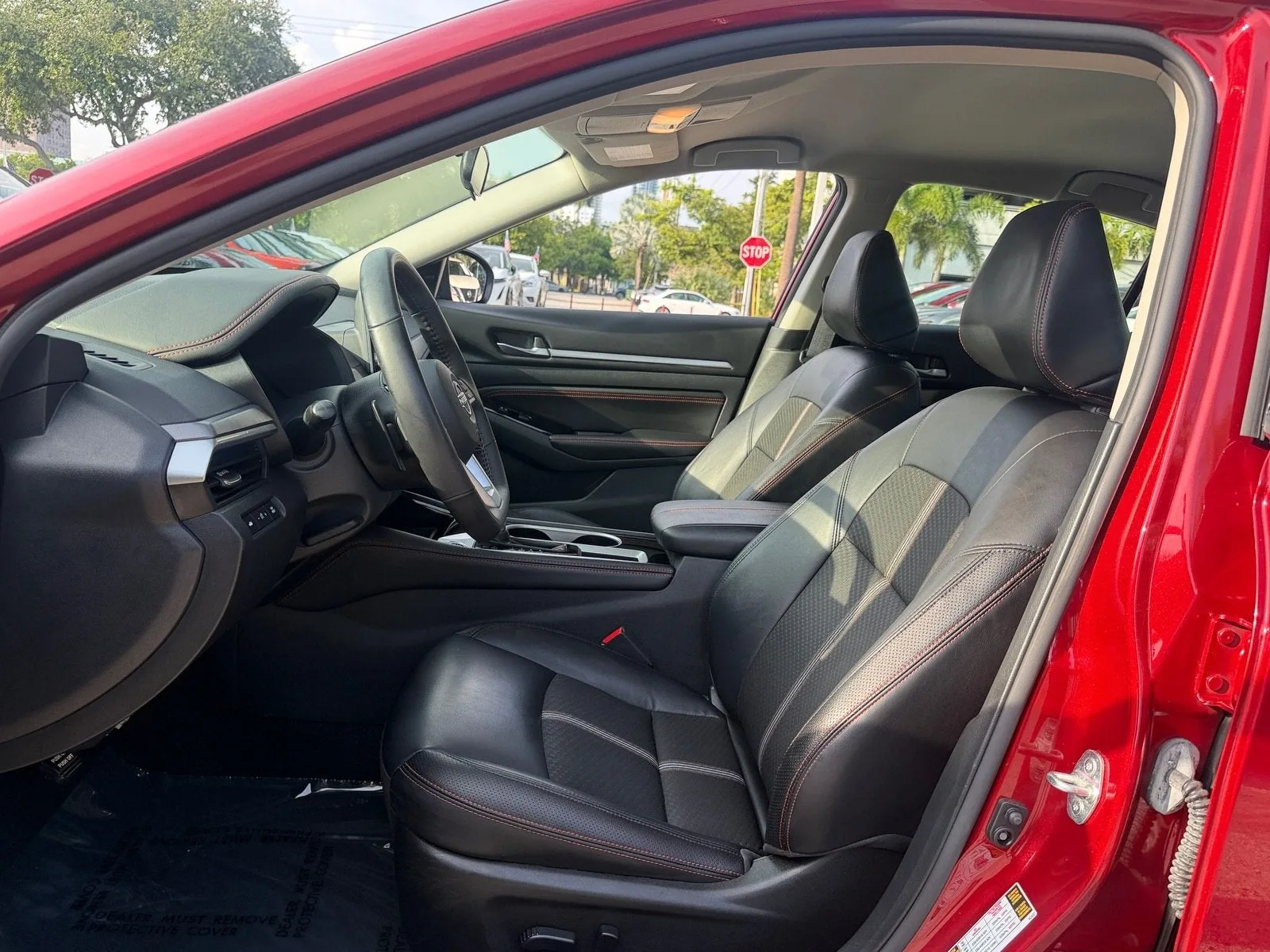 2023 Nissan Altima SR photo 9