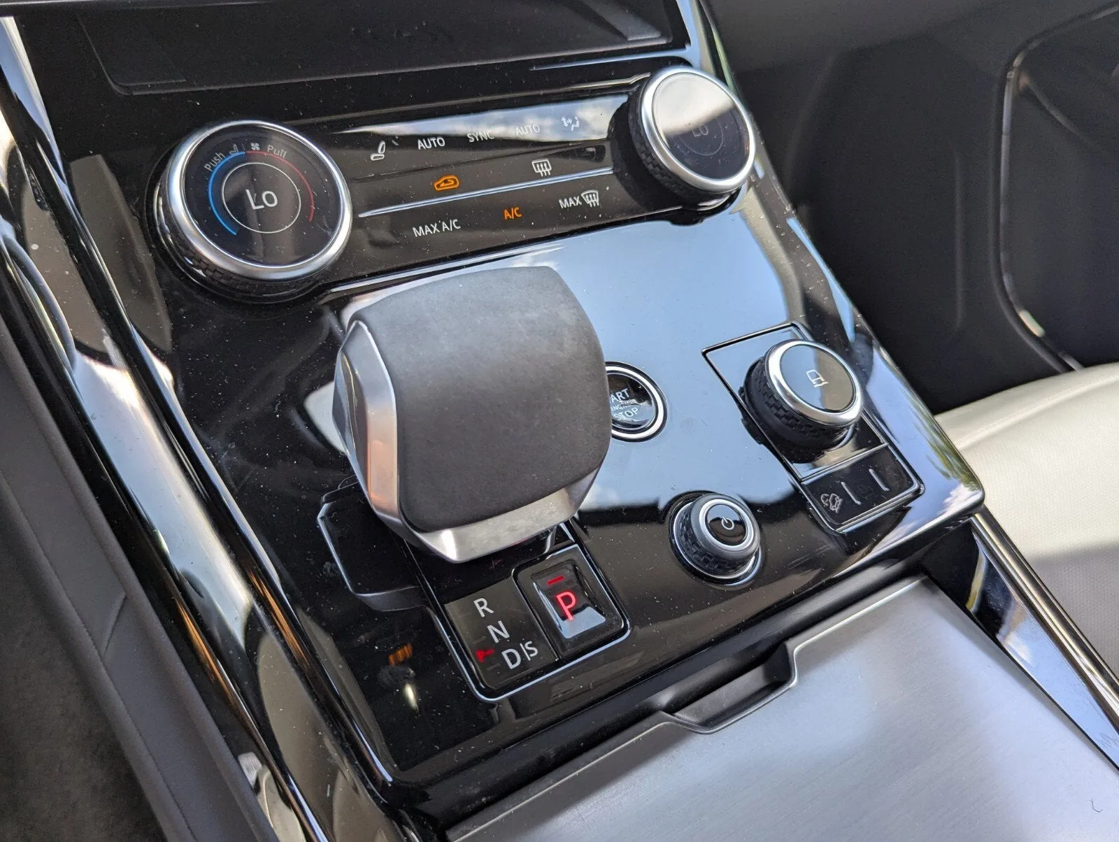 2023 Land Rover Range Rover Sport SE photo 24